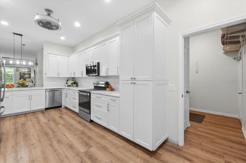 На продажу: $359,900 (3 спален, 2 ванн, 1651 Квадратных фут)