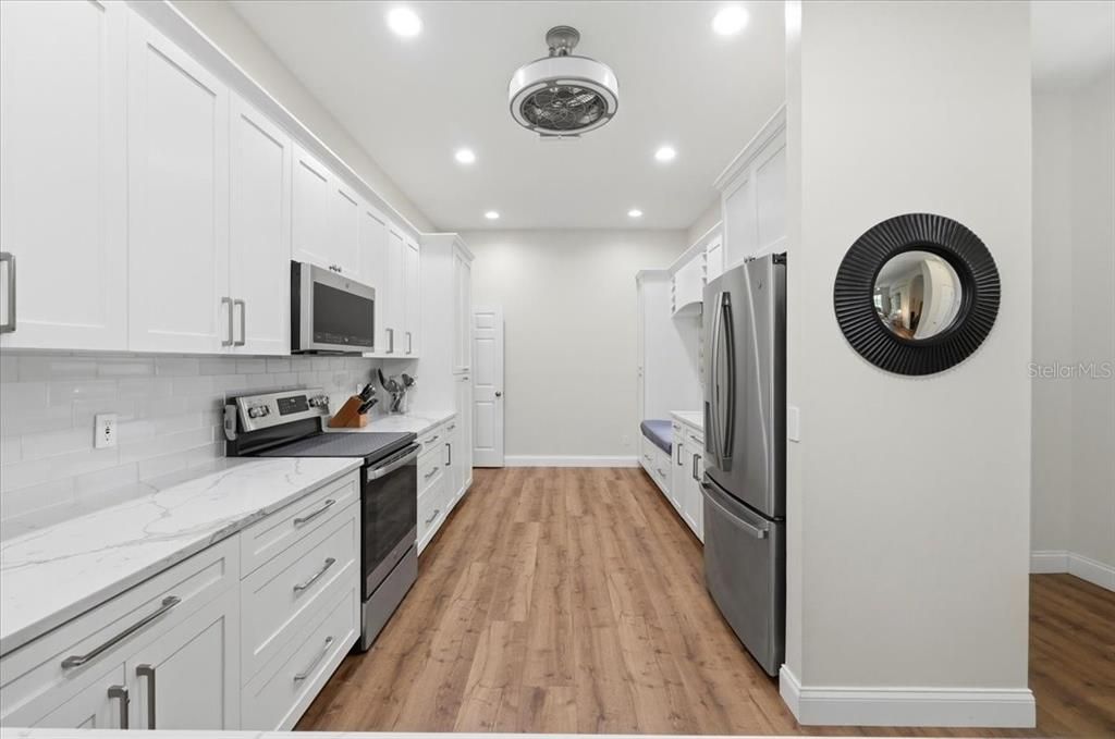 На продажу: $359,900 (3 спален, 2 ванн, 1651 Квадратных фут)