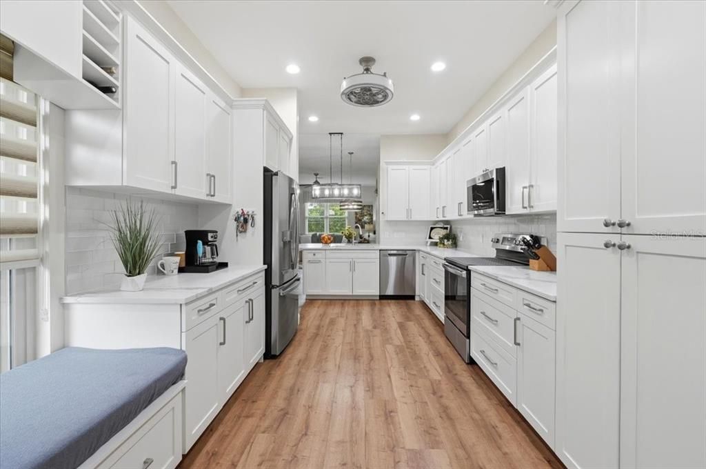 На продажу: $359,900 (3 спален, 2 ванн, 1651 Квадратных фут)