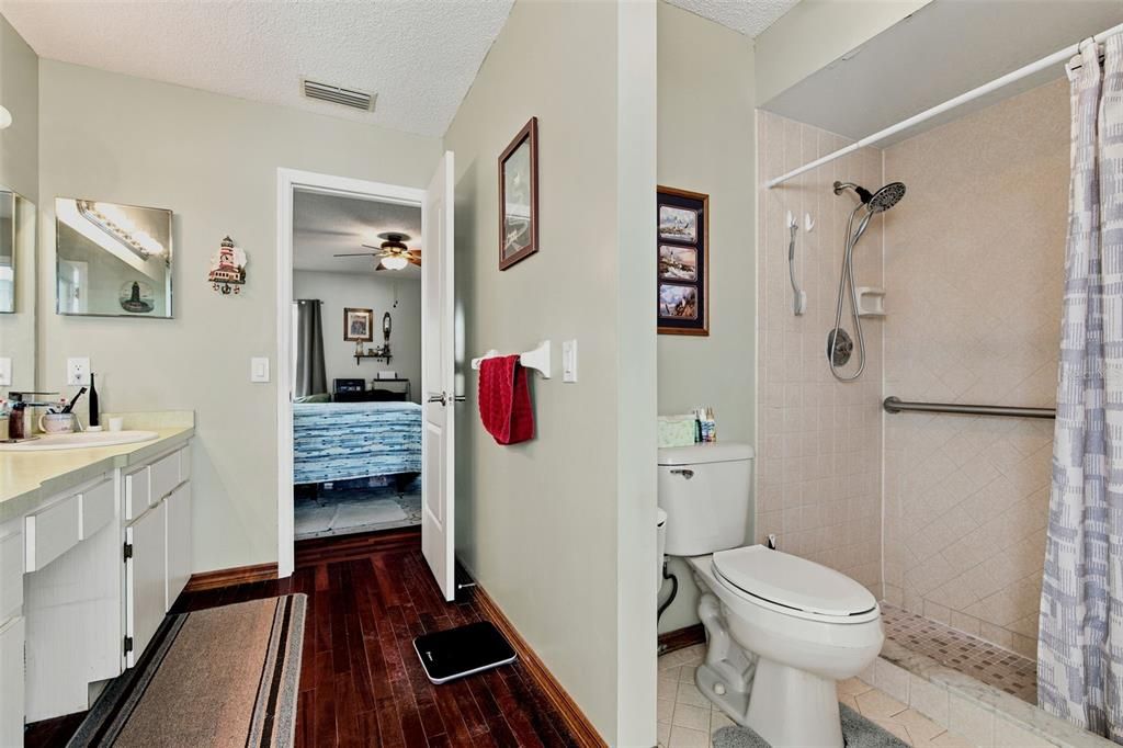 For Sale: $380,000 (2 beds, 2 baths, 1326 Square Feet)