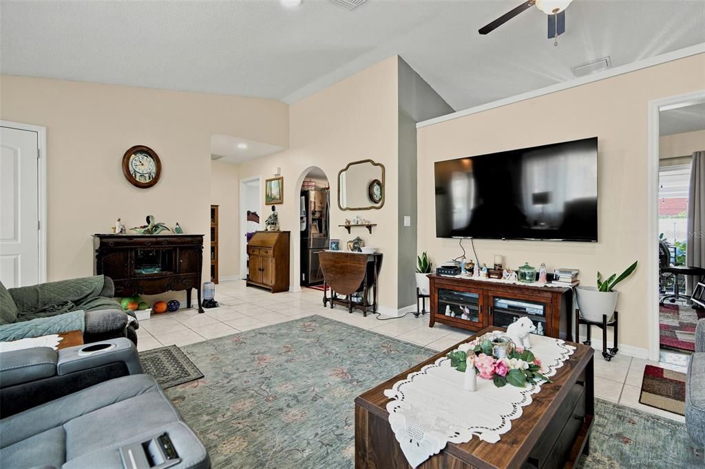 For Sale: $380,000 (2 beds, 2 baths, 1326 Square Feet)