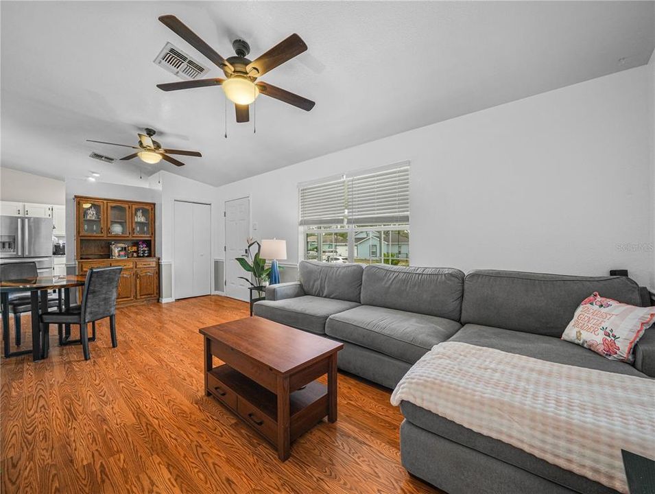 For Sale: $224,900 (3 beds, 2 baths, 1176 Square Feet)