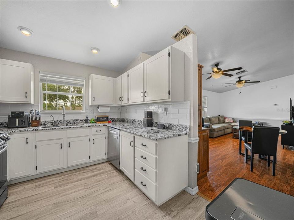 For Sale: $224,900 (3 beds, 2 baths, 1176 Square Feet)