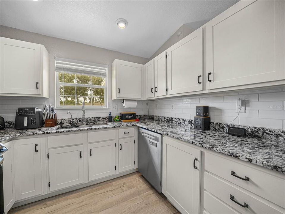 For Sale: $224,900 (3 beds, 2 baths, 1176 Square Feet)
