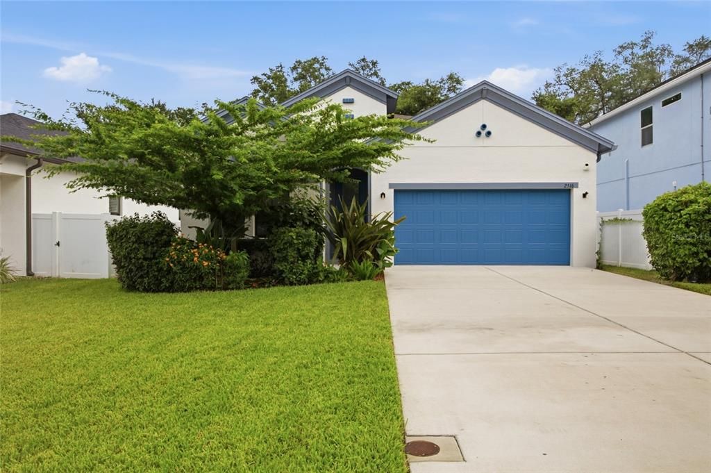 For Sale: $700,000 (3 beds, 2 baths, 2192 Square Feet)