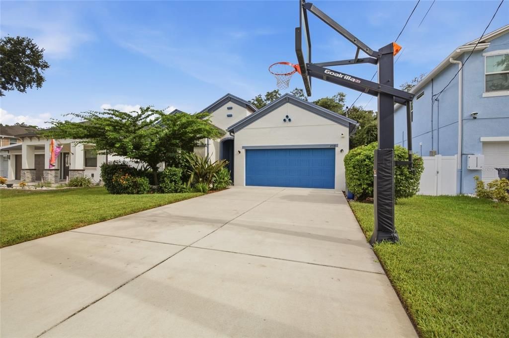 For Sale: $700,000 (3 beds, 2 baths, 2192 Square Feet)