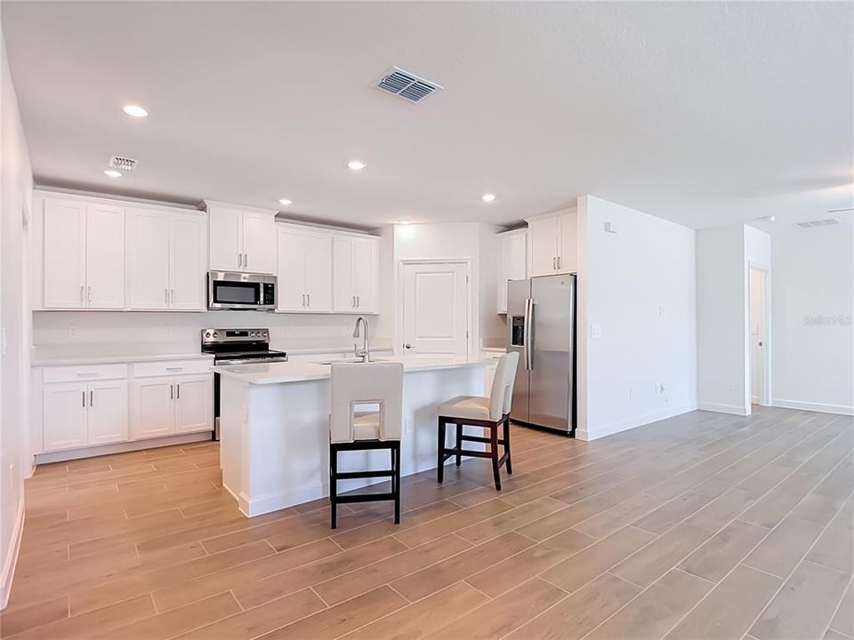 Active With Contract: $287,500 (2 beds, 2 baths, 1613 Square Feet)