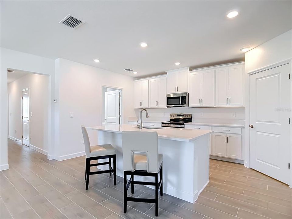 Active With Contract: $287,500 (2 beds, 2 baths, 1613 Square Feet)