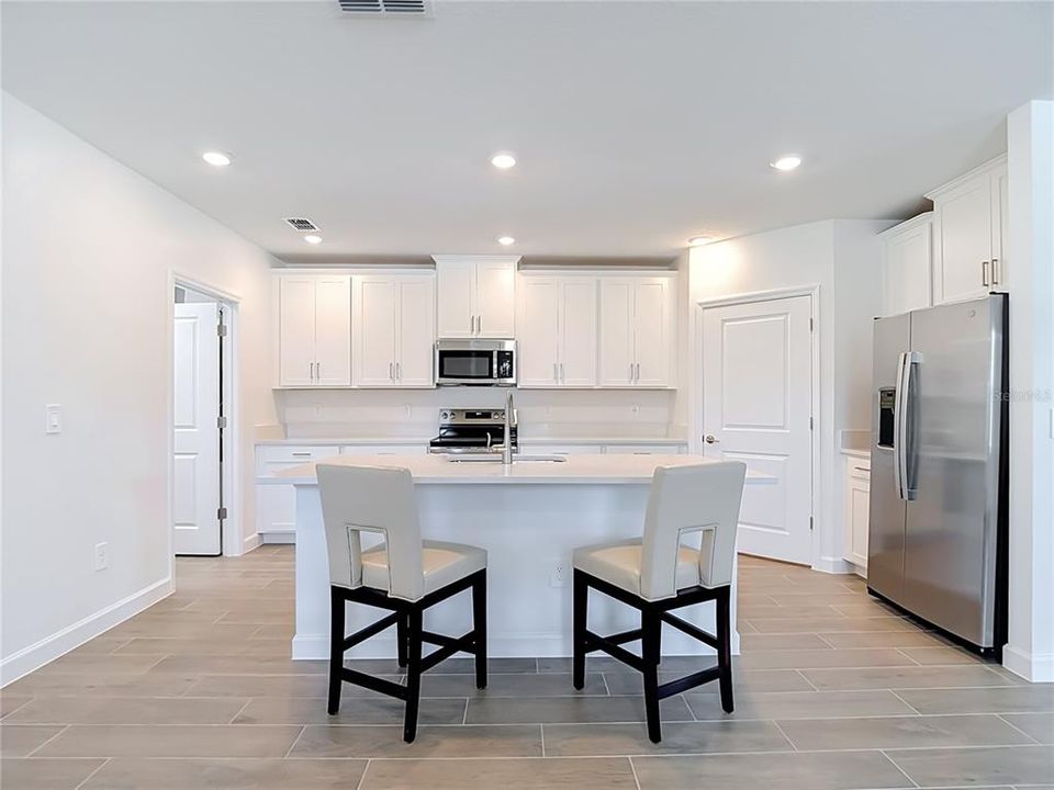 Active With Contract: $287,500 (2 beds, 2 baths, 1613 Square Feet)