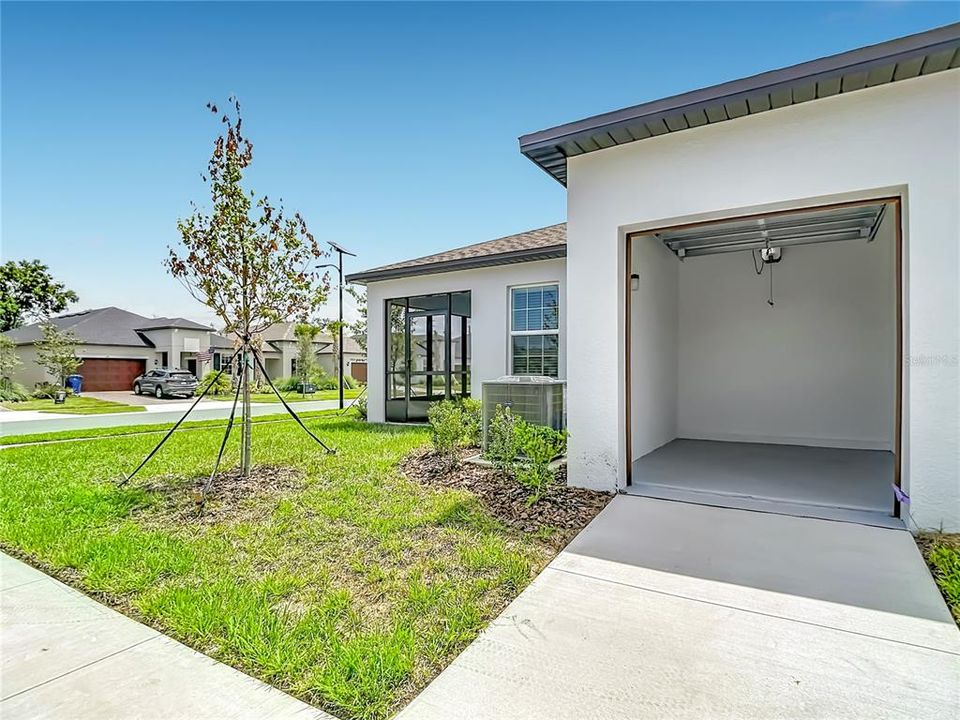 Active With Contract: $287,500 (2 beds, 2 baths, 1613 Square Feet)