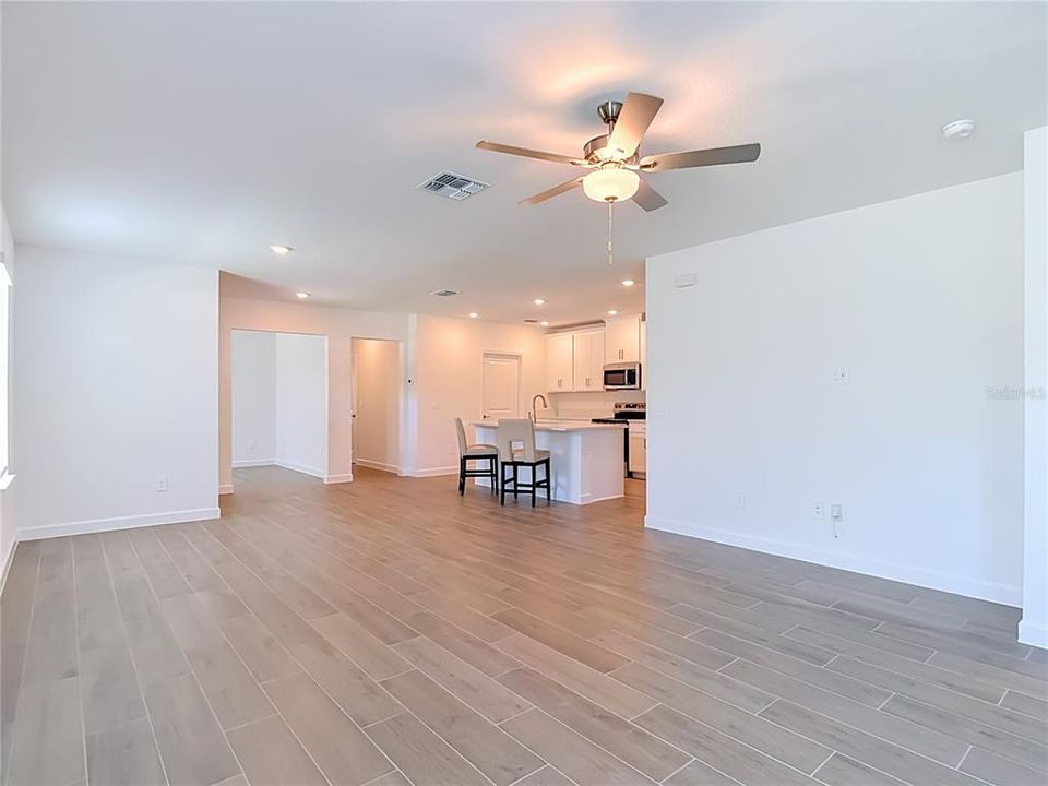 Active With Contract: $287,500 (2 beds, 2 baths, 1613 Square Feet)