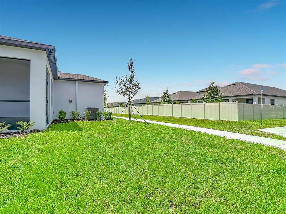 Active With Contract: $287,500 (2 beds, 2 baths, 1613 Square Feet)