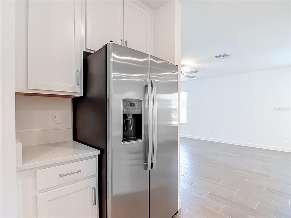 Active With Contract: $287,500 (2 beds, 2 baths, 1613 Square Feet)