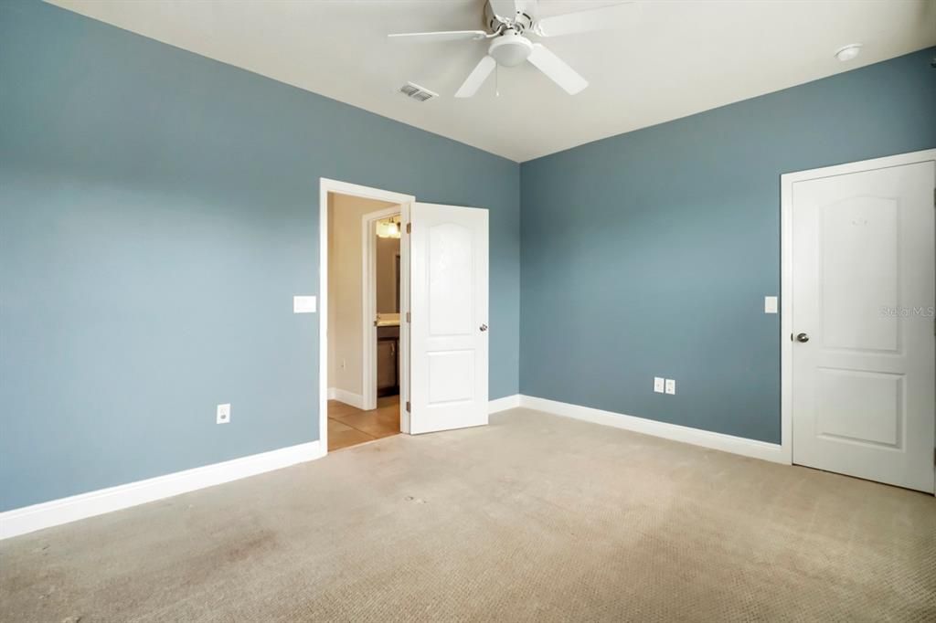 Activo con contrato: $575,000 (3 camas, 2 baños, 2344 Pies cuadrados)