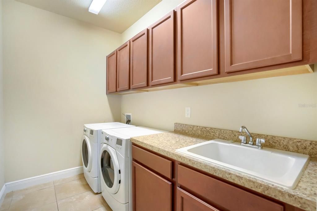 Activo con contrato: $575,000 (3 camas, 2 baños, 2344 Pies cuadrados)