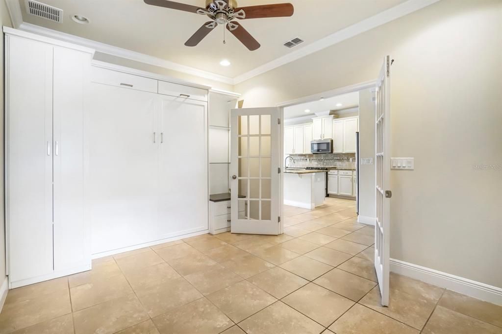 Activo con contrato: $575,000 (3 camas, 2 baños, 2344 Pies cuadrados)