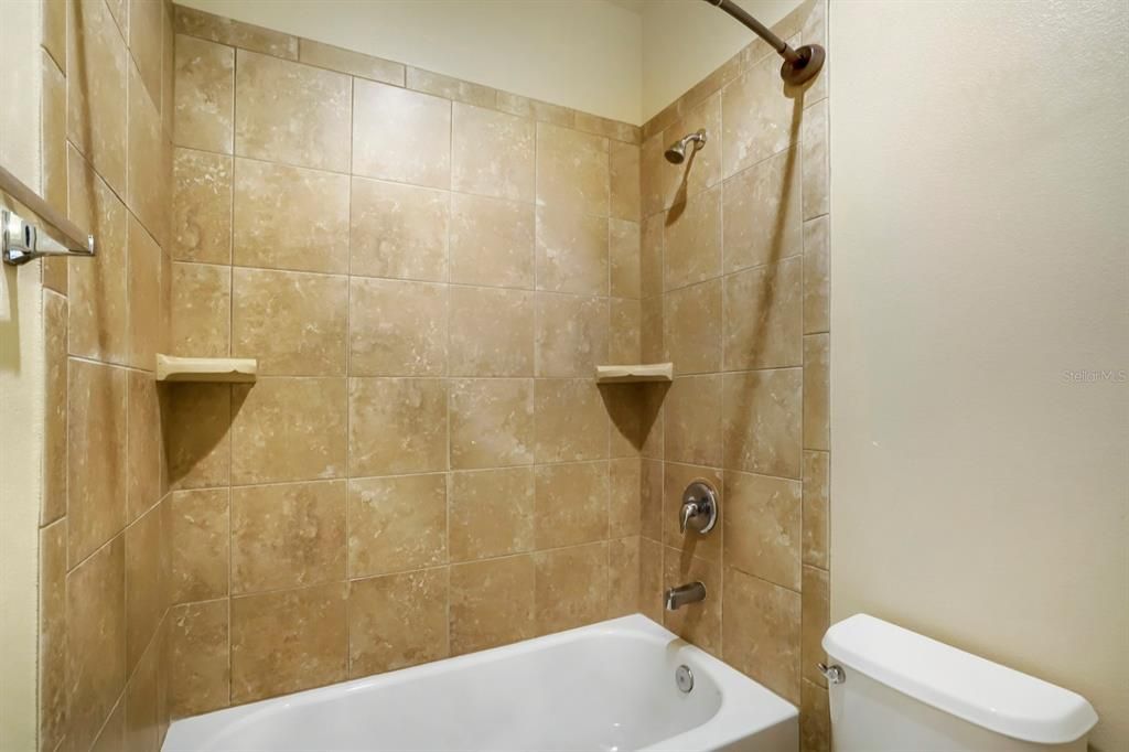 Activo con contrato: $575,000 (3 camas, 2 baños, 2344 Pies cuadrados)