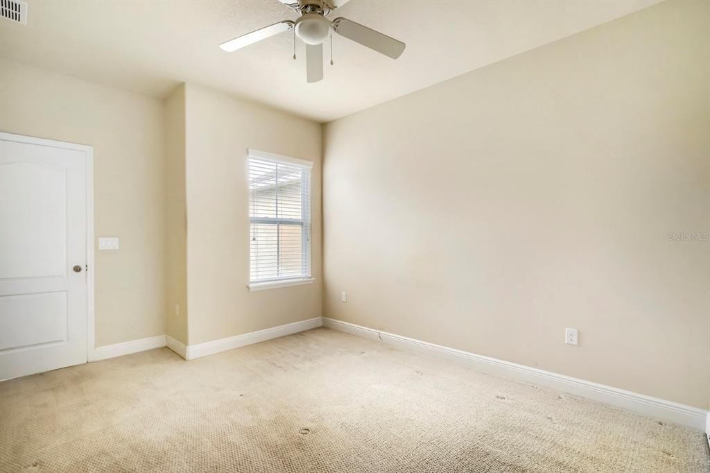 Activo con contrato: $575,000 (3 camas, 2 baños, 2344 Pies cuadrados)