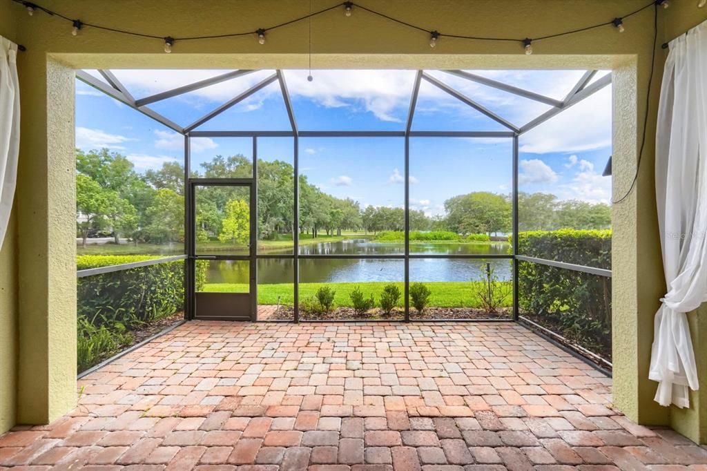 Activo con contrato: $575,000 (3 camas, 2 baños, 2344 Pies cuadrados)