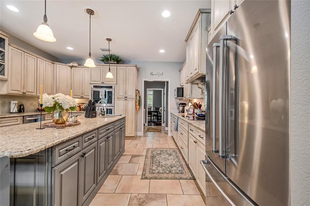 For Sale: $1,599,900 (5 beds, 3 baths, 4930 Square Feet)