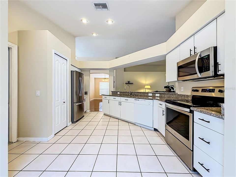 Active With Contract: $342,100 (4 beds, 3 baths, 1808 Square Feet)