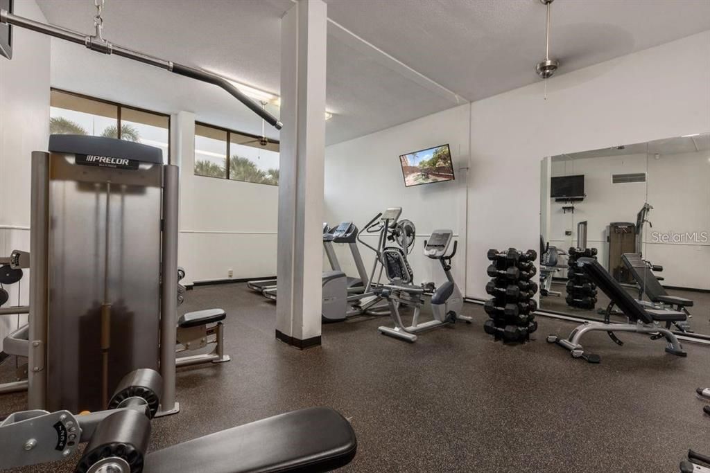For Rent: $5,900 (1 beds, 1 baths, 751 Square Feet)