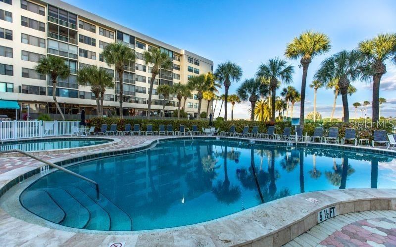For Rent: $5,900 (1 beds, 1 baths, 751 Square Feet)