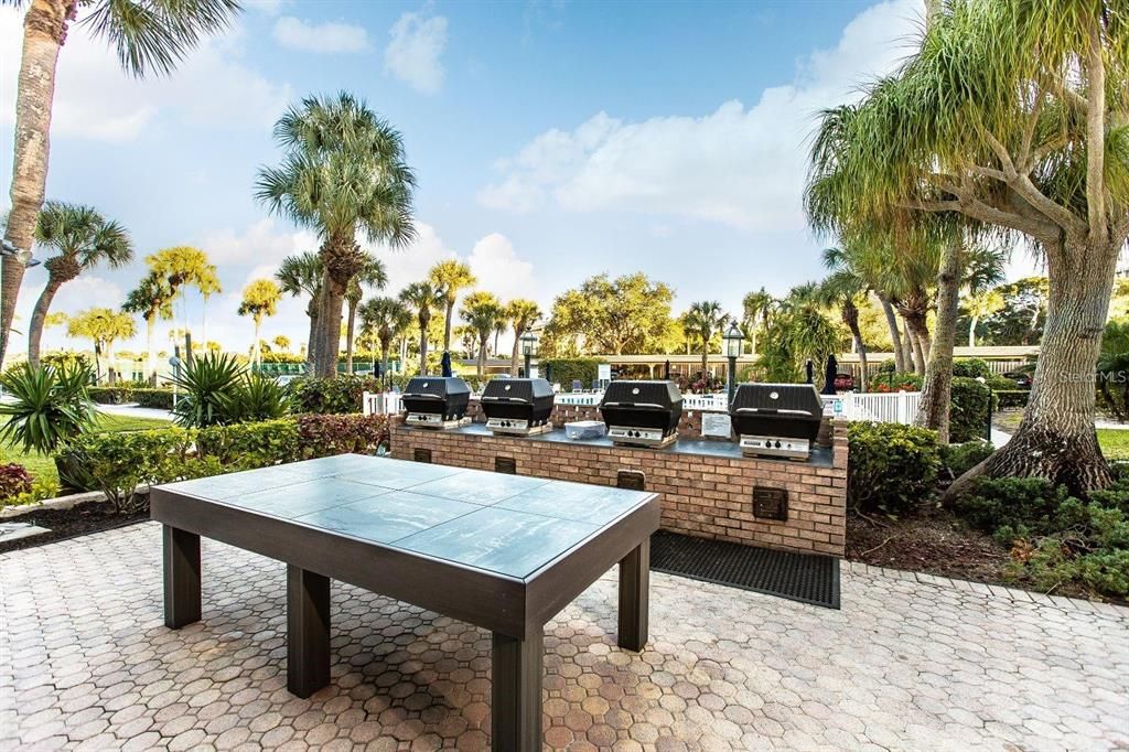 For Rent: $5,900 (1 beds, 1 baths, 751 Square Feet)