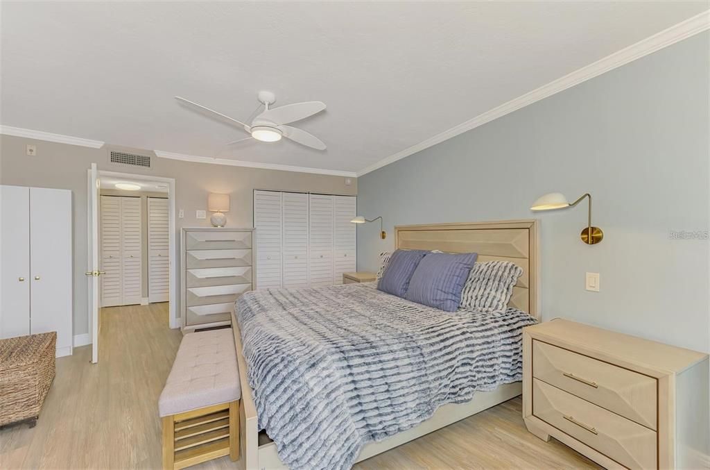 For Rent: $5,900 (1 beds, 1 baths, 751 Square Feet)