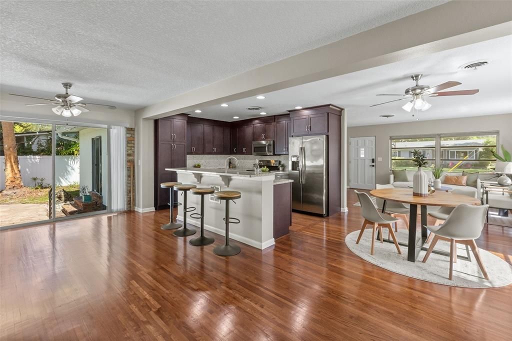 На продажу: $649,900 (3 спален, 2 ванн, 1472 Квадратных фут)