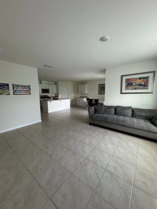 En Venta: $399,000 (4 camas, 2 baños, 1867 Pies cuadrados)