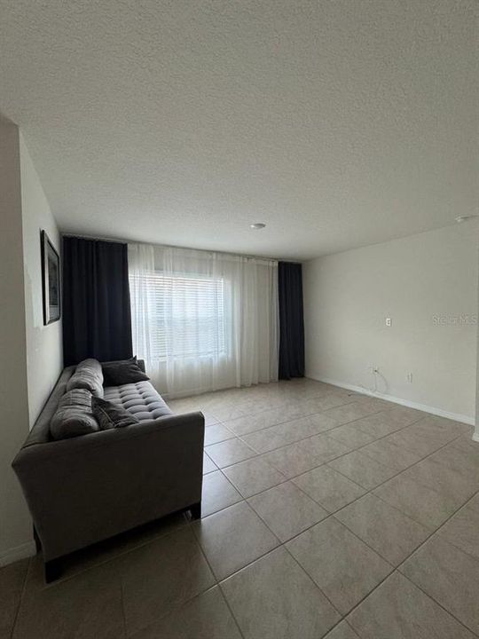 En Venta: $399,000 (4 camas, 2 baños, 1867 Pies cuadrados)