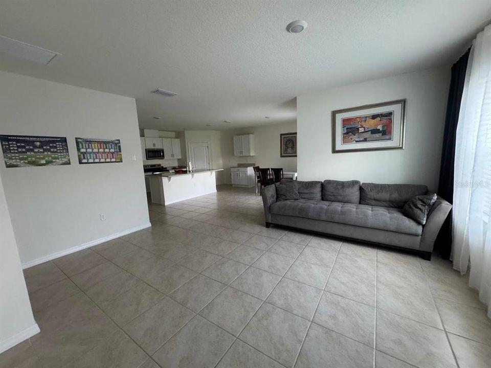 En Venta: $399,000 (4 camas, 2 baños, 1867 Pies cuadrados)