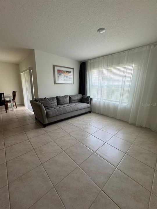 En Venta: $399,000 (4 camas, 2 baños, 1867 Pies cuadrados)