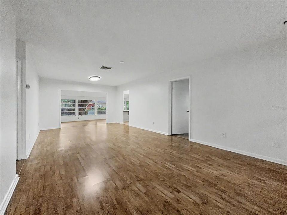 For Sale: $379,500 (3 beds, 2 baths, 1395 Square Feet)