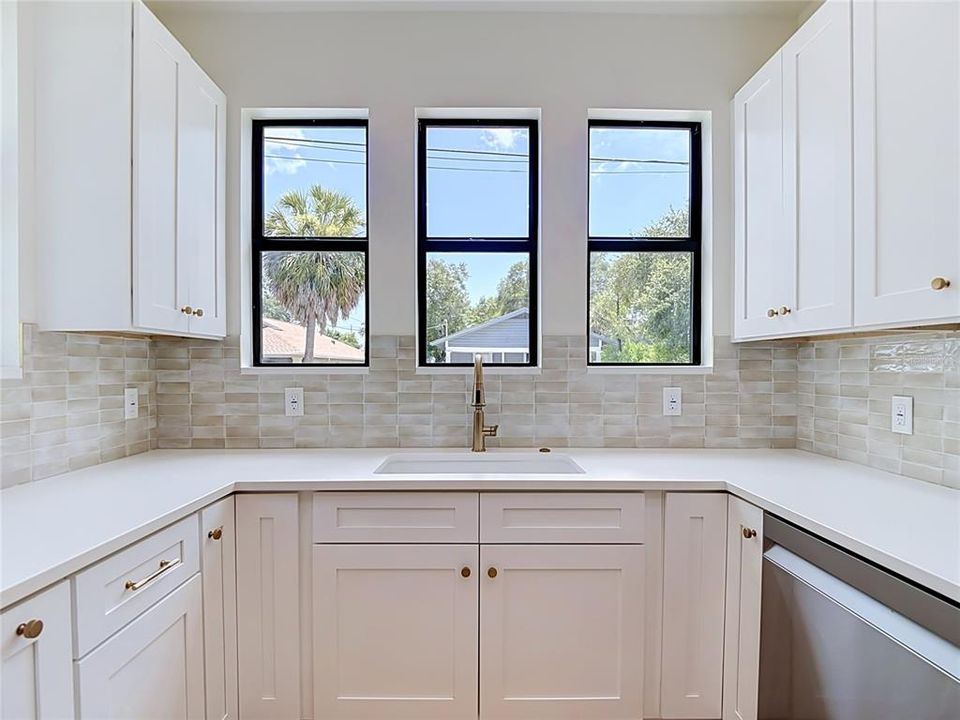 En Venta: $399,900 (3 camas, 2 baños, 1366 Pies cuadrados)