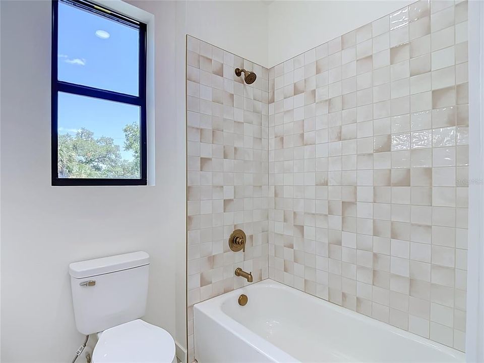 En Venta: $399,900 (3 camas, 2 baños, 1366 Pies cuadrados)