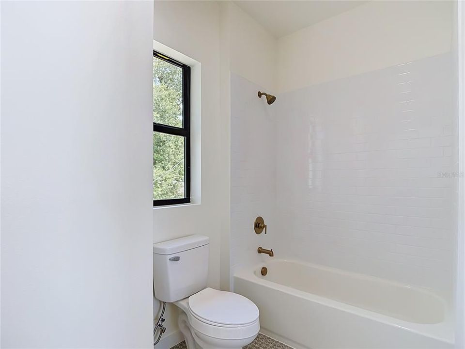 En Venta: $399,900 (3 camas, 2 baños, 1366 Pies cuadrados)