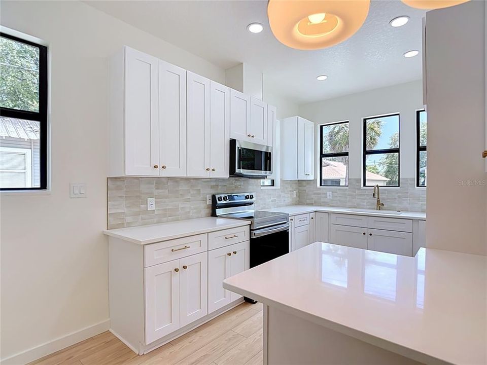 En Venta: $399,900 (3 camas, 2 baños, 1366 Pies cuadrados)