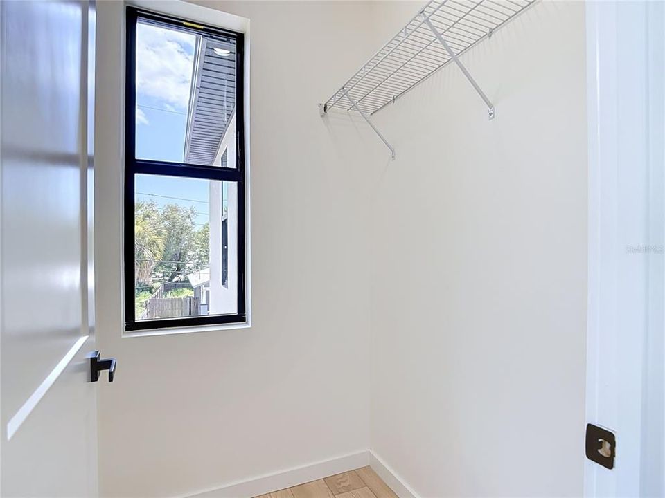 En Venta: $399,900 (3 camas, 2 baños, 1366 Pies cuadrados)