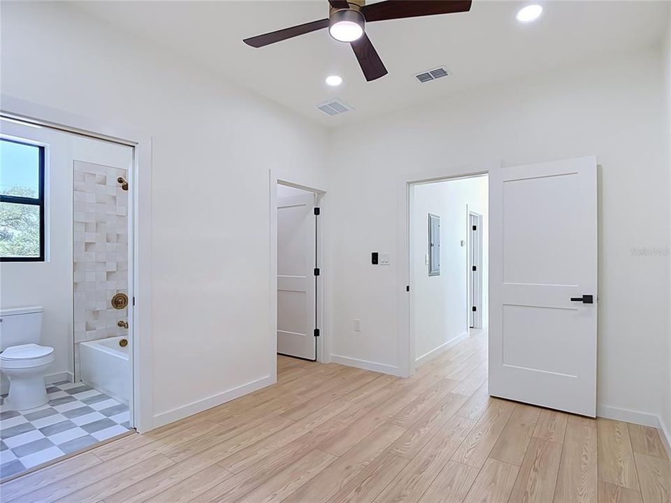 En Venta: $399,900 (3 camas, 2 baños, 1366 Pies cuadrados)