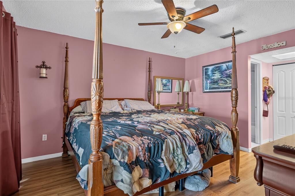 For Sale: $449,900 (3 beds, 2 baths, 1492 Square Feet)