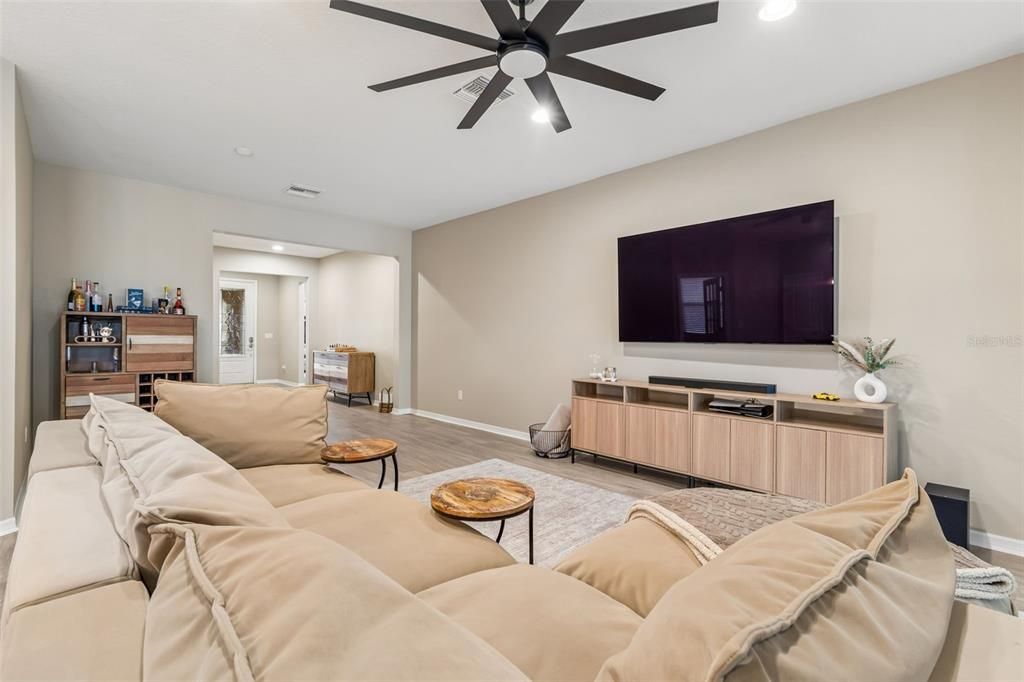 For Sale: $420,000 (3 beds, 2 baths, 2100 Square Feet)