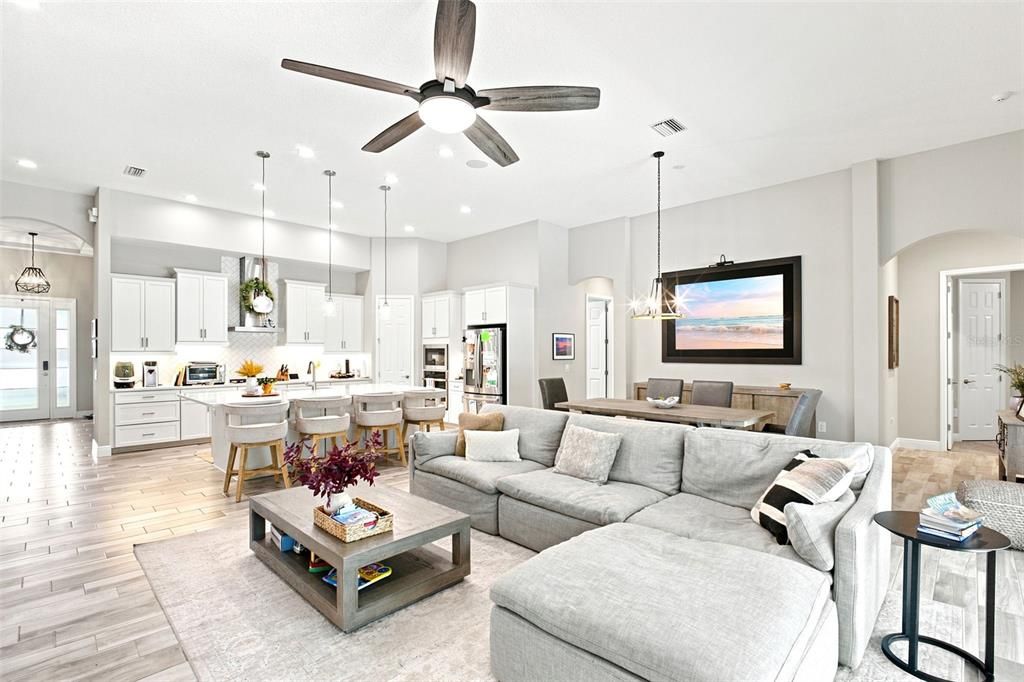 Active With Contract: $915,000 (4 beds, 3 baths, 3179 Square Feet)