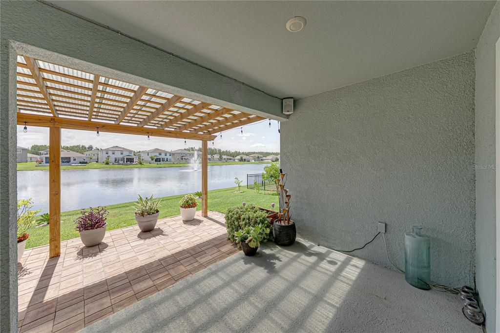 En Venta: $439,000 (4 camas, 2 baños, 2037 Pies cuadrados)