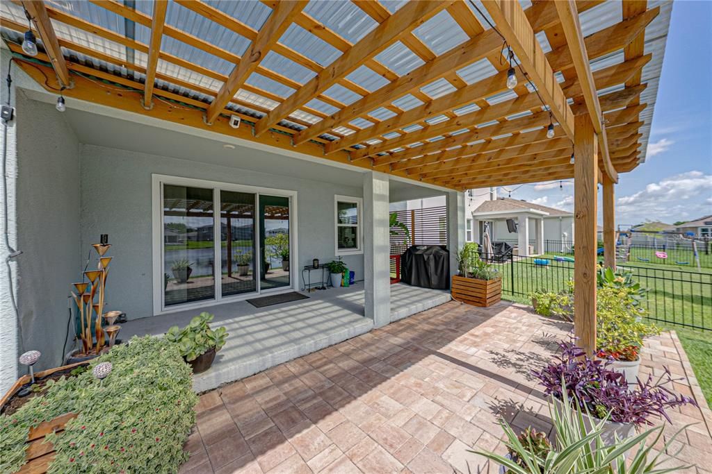 En Venta: $439,000 (4 camas, 2 baños, 2037 Pies cuadrados)