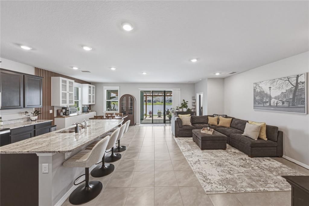 En Venta: $439,000 (4 camas, 2 baños, 2037 Pies cuadrados)