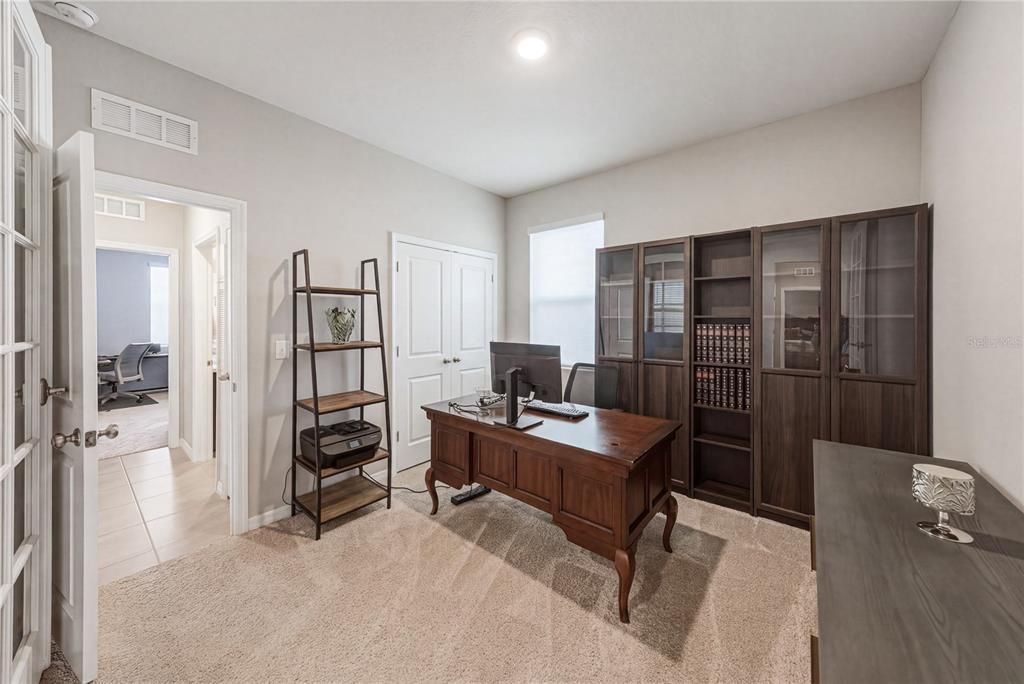 En Venta: $439,000 (4 camas, 2 baños, 2037 Pies cuadrados)