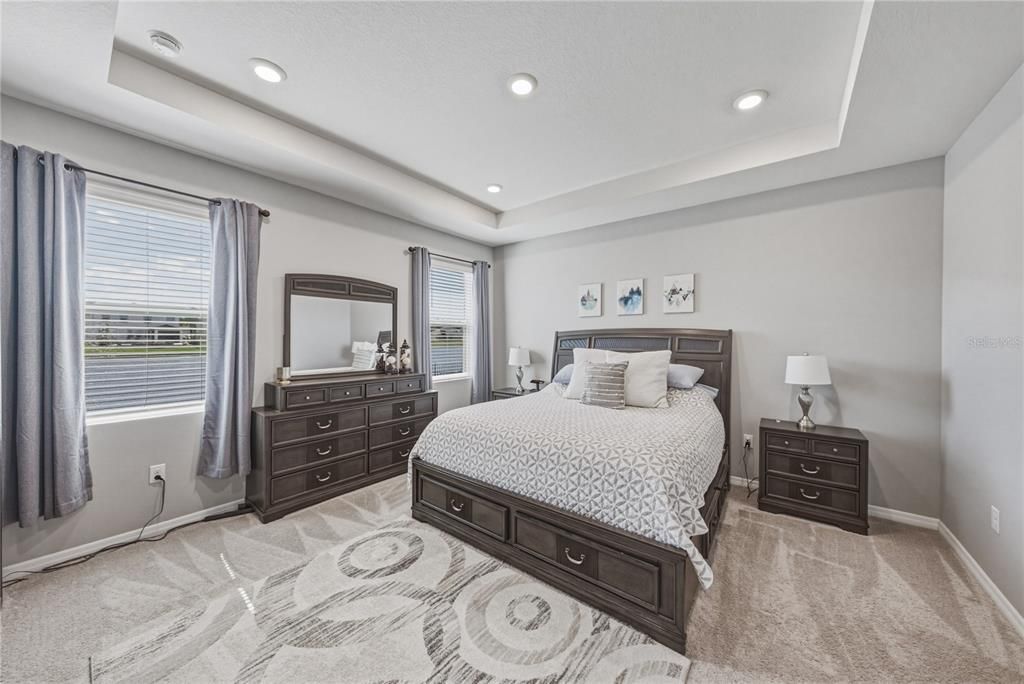 En Venta: $439,000 (4 camas, 2 baños, 2037 Pies cuadrados)