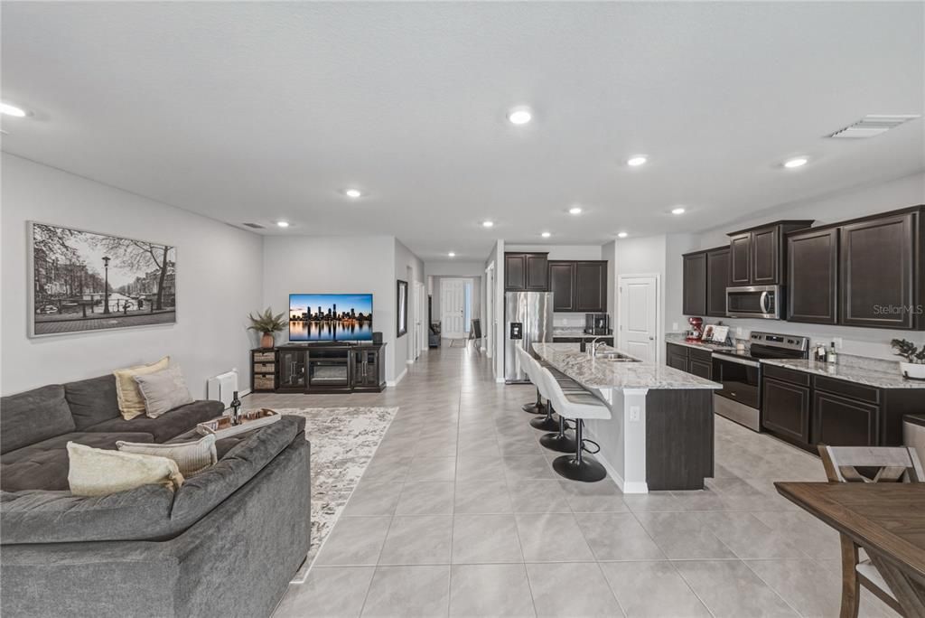 En Venta: $439,000 (4 camas, 2 baños, 2037 Pies cuadrados)